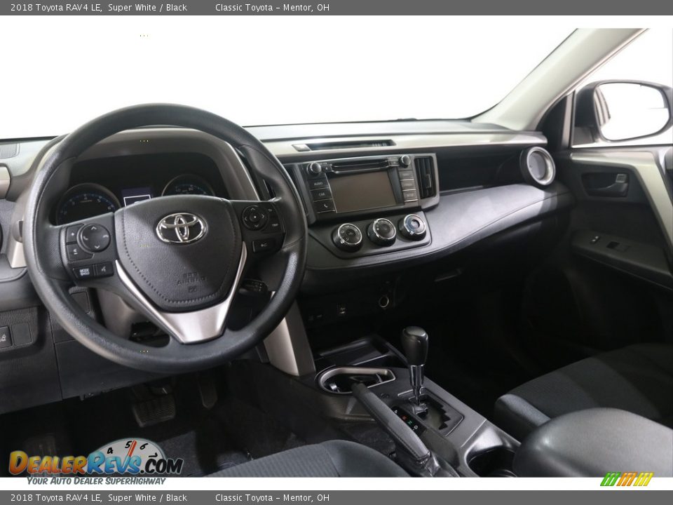 2018 Toyota RAV4 LE Super White / Black Photo #6