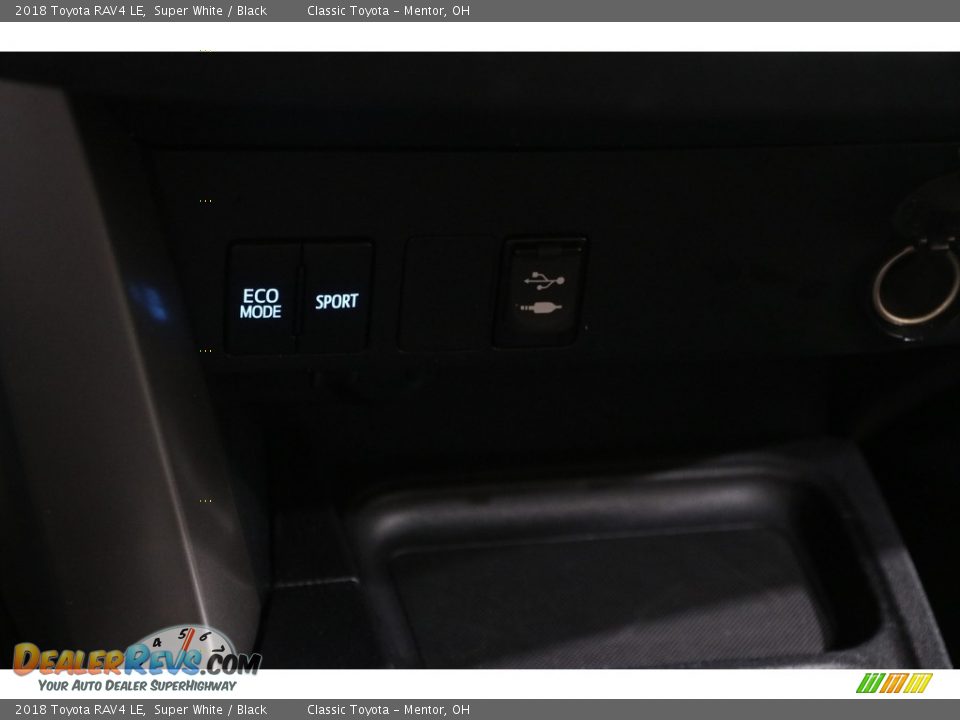2018 Toyota RAV4 LE Super White / Black Photo #14