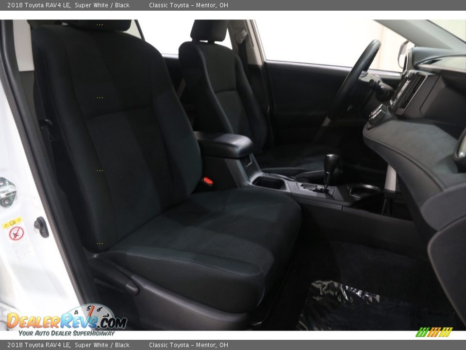 2018 Toyota RAV4 LE Super White / Black Photo #16