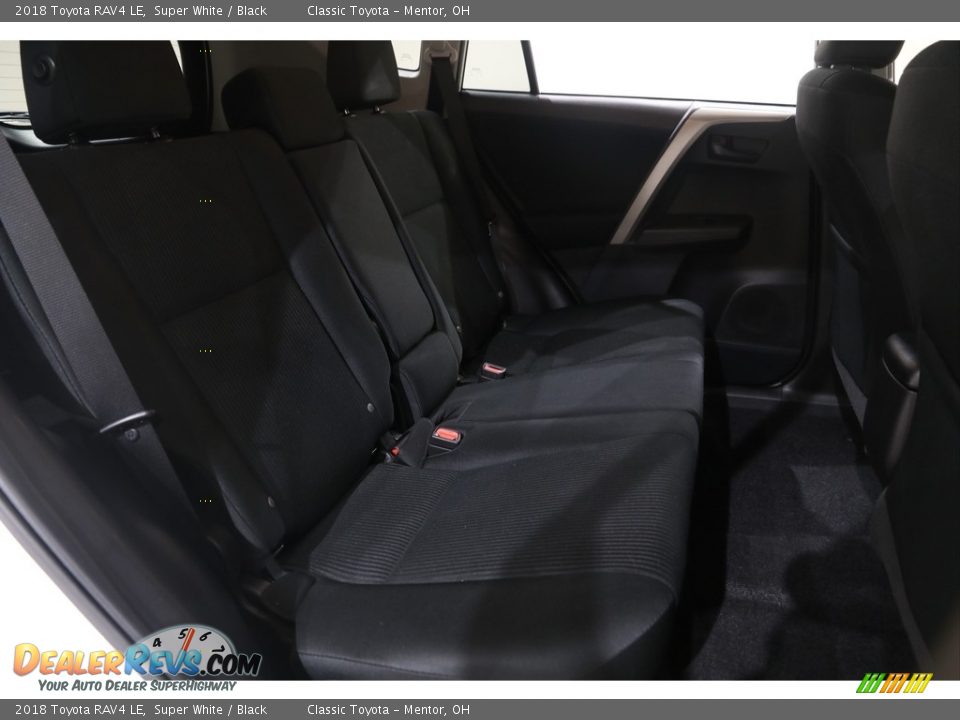 2018 Toyota RAV4 LE Super White / Black Photo #17