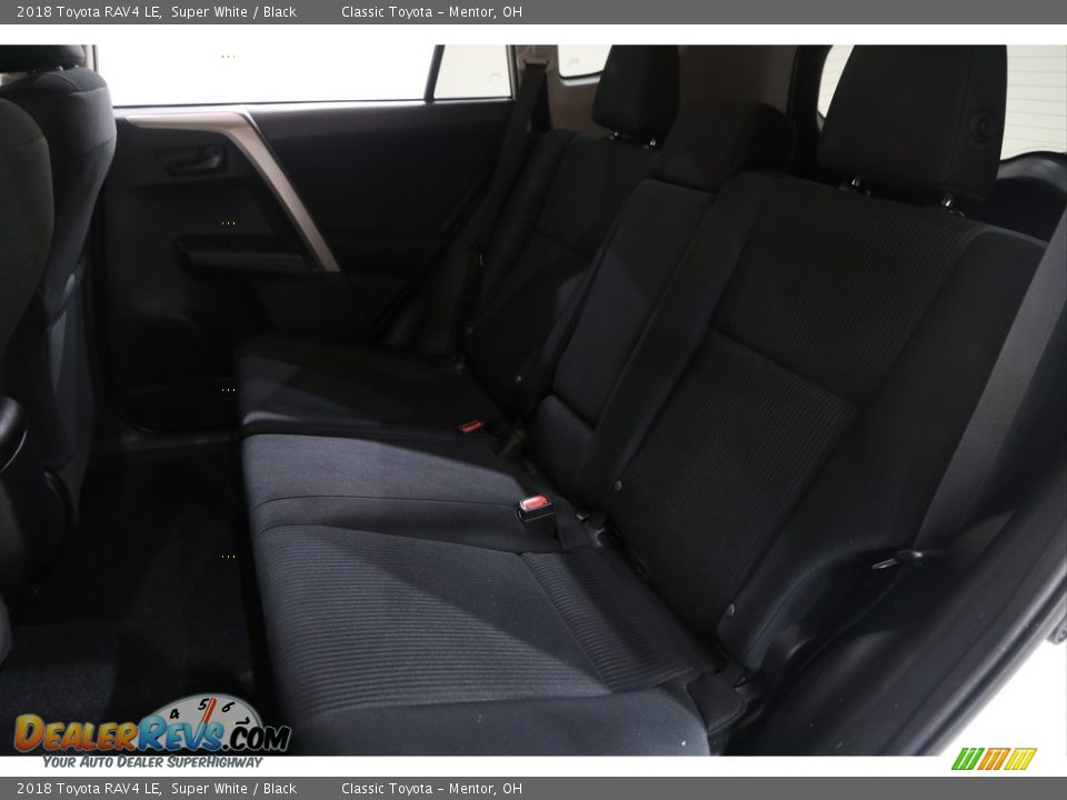 2018 Toyota RAV4 LE Super White / Black Photo #18