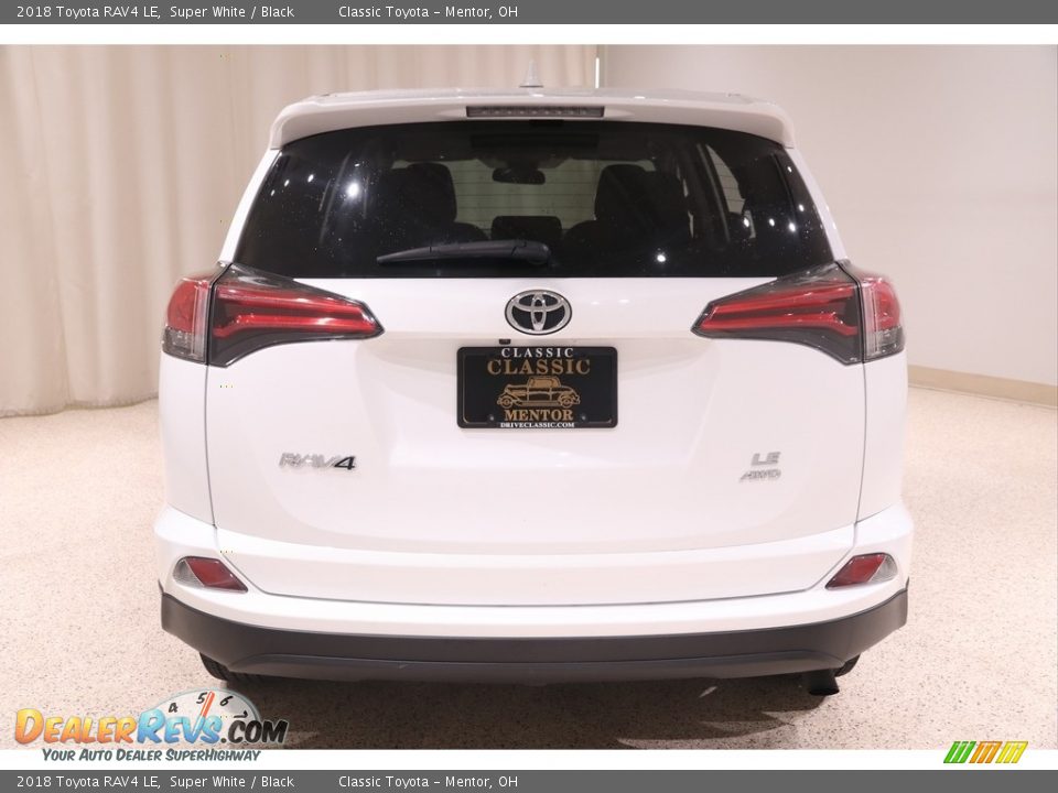 2018 Toyota RAV4 LE Super White / Black Photo #19