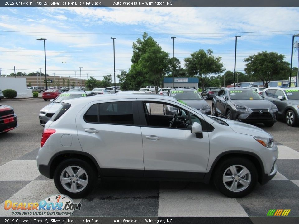 2019 Chevrolet Trax LS Silver Ice Metallic / Jet Black Photo #3