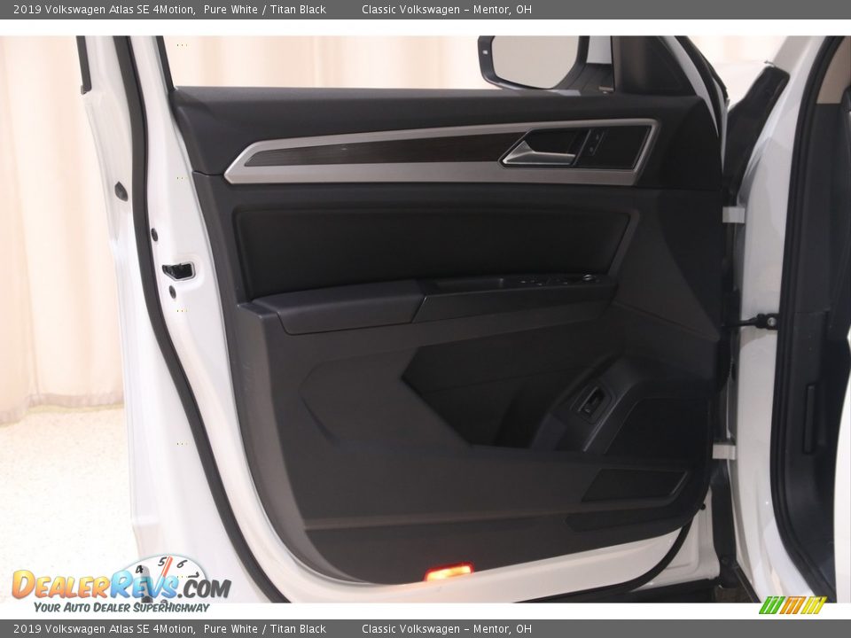 2019 Volkswagen Atlas SE 4Motion Pure White / Titan Black Photo #4