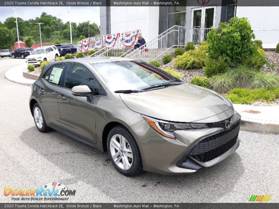 Front 3/4 View of 2020 Toyota Corolla Hatchback SE Photo #1