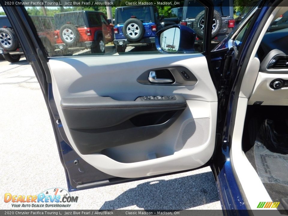 2020 Chrysler Pacifica Touring L Jazz Blue Pearl / Alloy/Black Photo #5