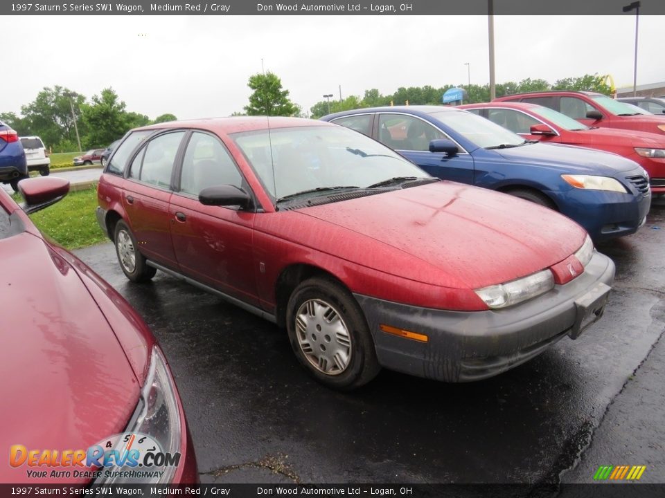 Front 3/4 View of 1997 Saturn S Series SW1 Wagon Photo #2