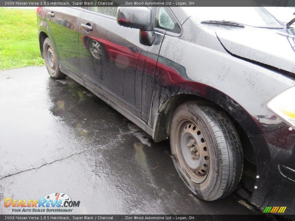 2009 Nissan Versa 1.8 S Hatchback Super Black / Charcoal Photo #3