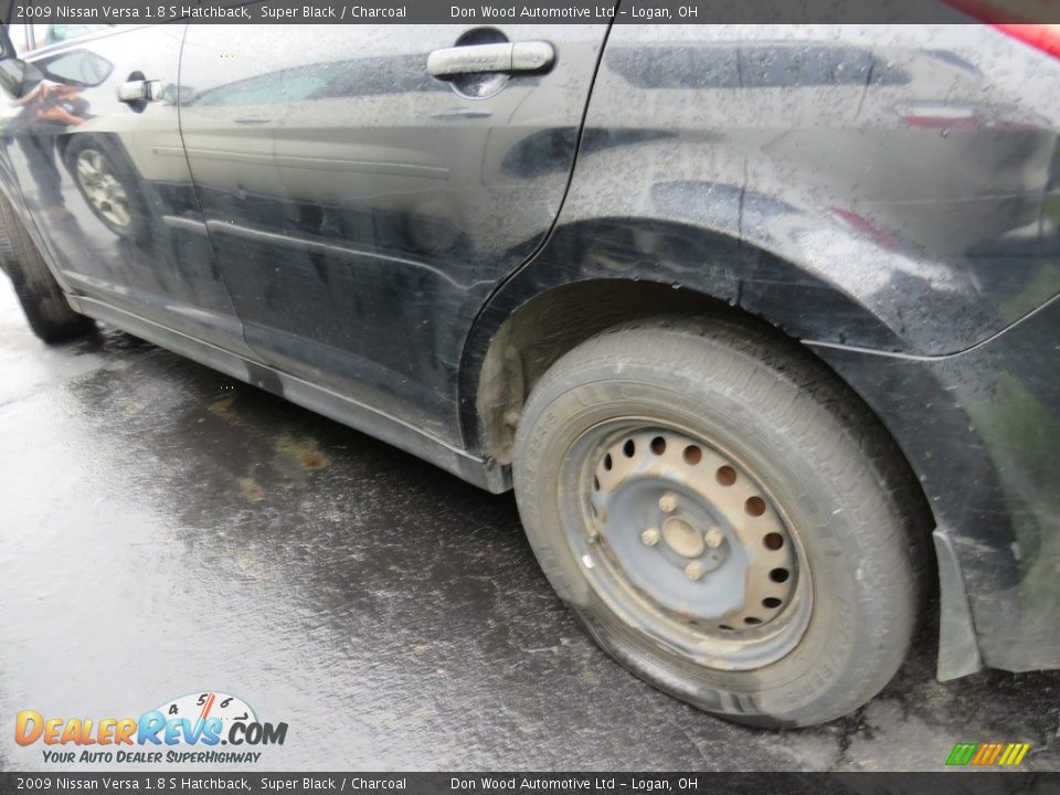 2009 Nissan Versa 1.8 S Hatchback Super Black / Charcoal Photo #7