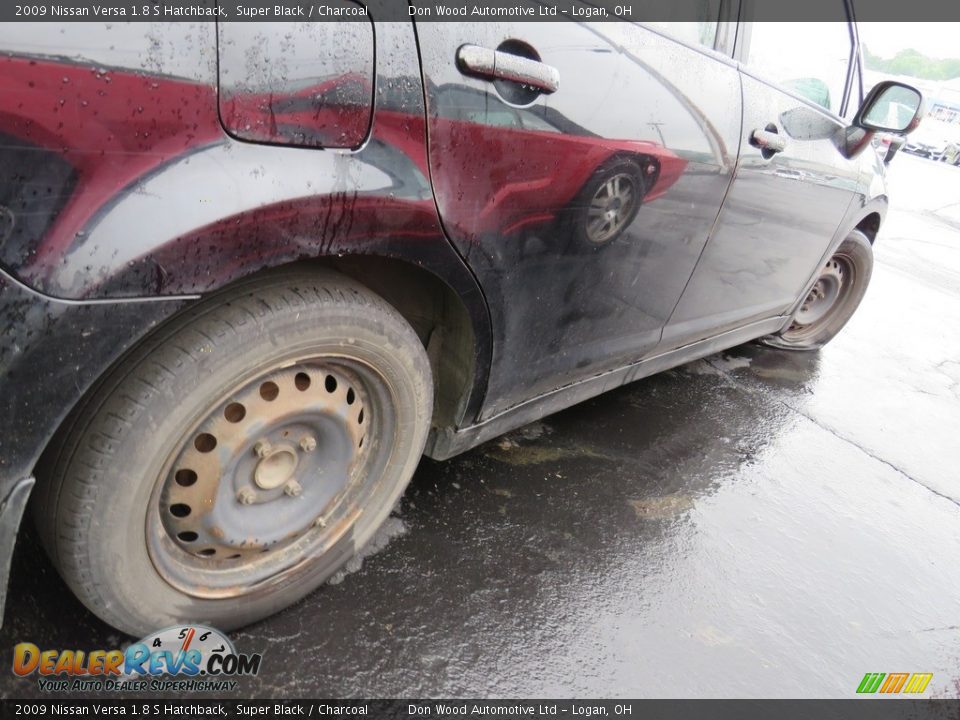 2009 Nissan Versa 1.8 S Hatchback Super Black / Charcoal Photo #11