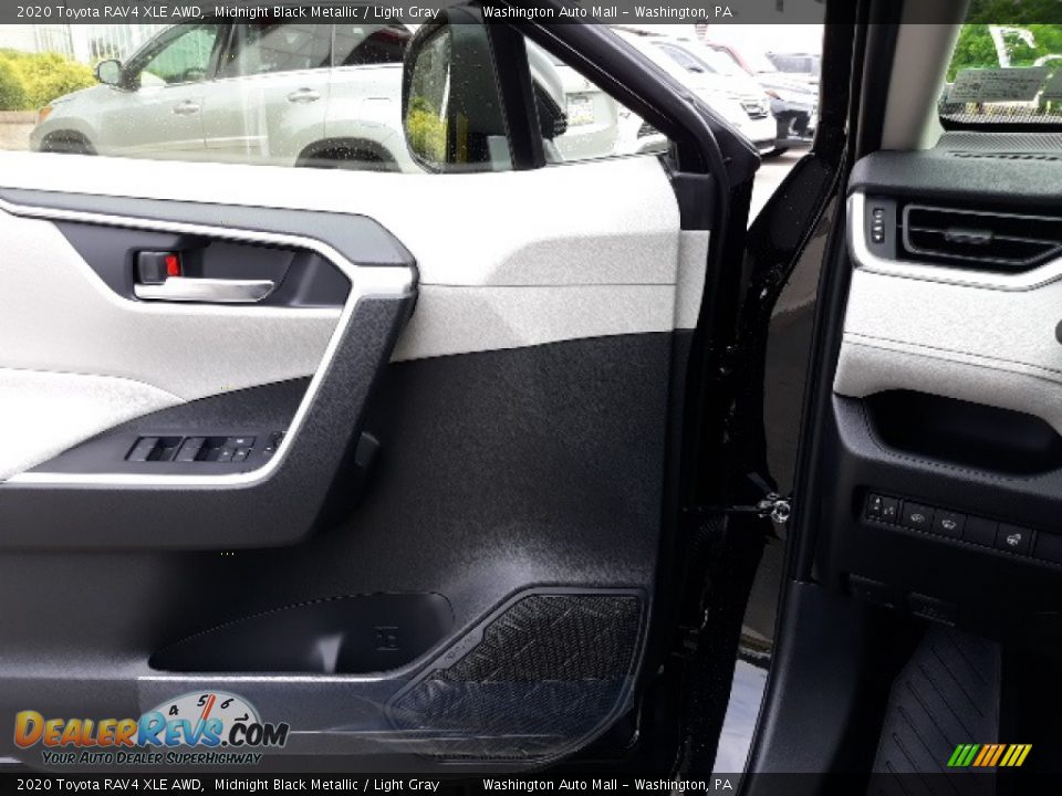 2020 Toyota RAV4 XLE AWD Midnight Black Metallic / Light Gray Photo #8