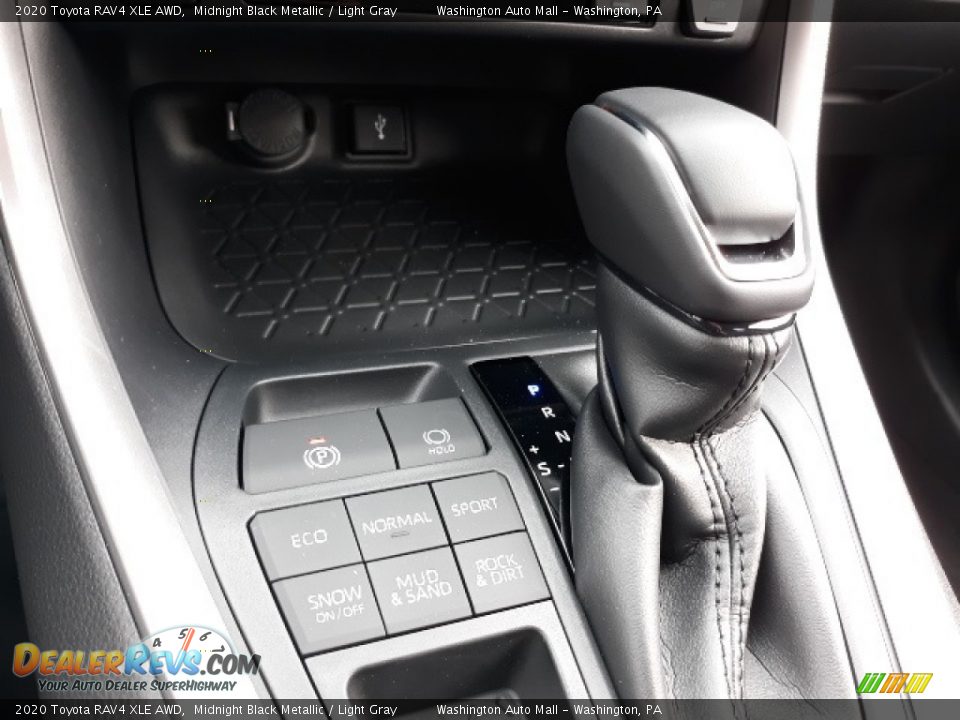 2020 Toyota RAV4 XLE AWD Midnight Black Metallic / Light Gray Photo #16