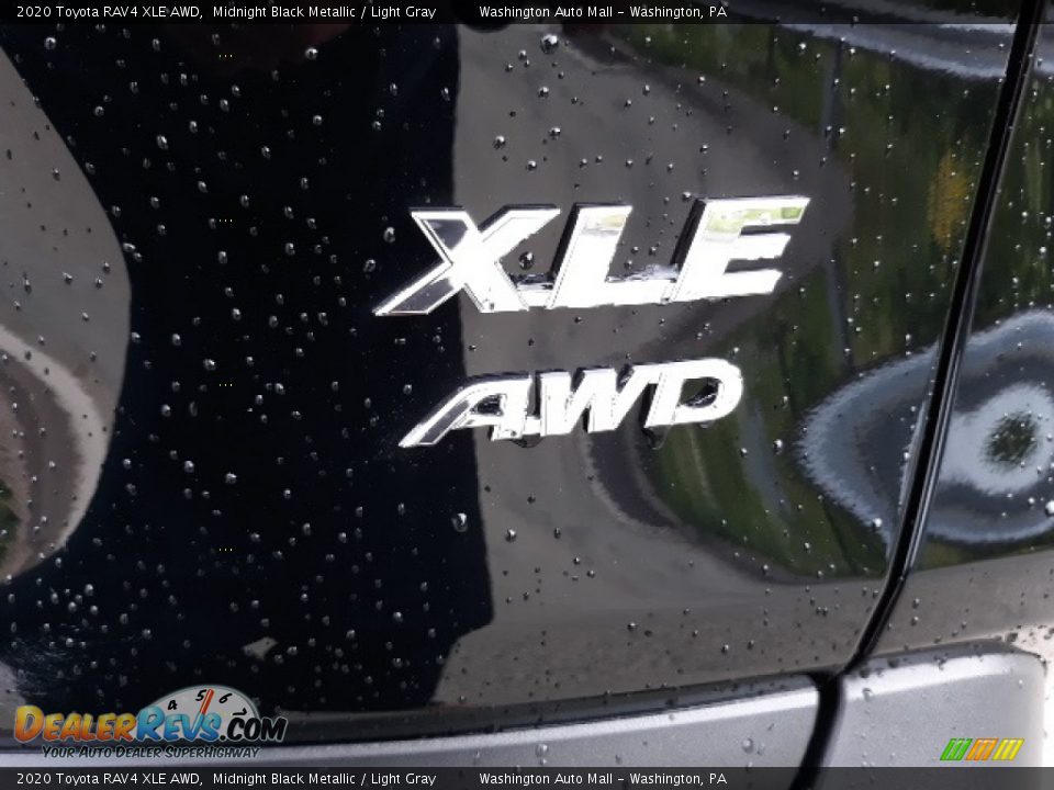 2020 Toyota RAV4 XLE AWD Midnight Black Metallic / Light Gray Photo #28