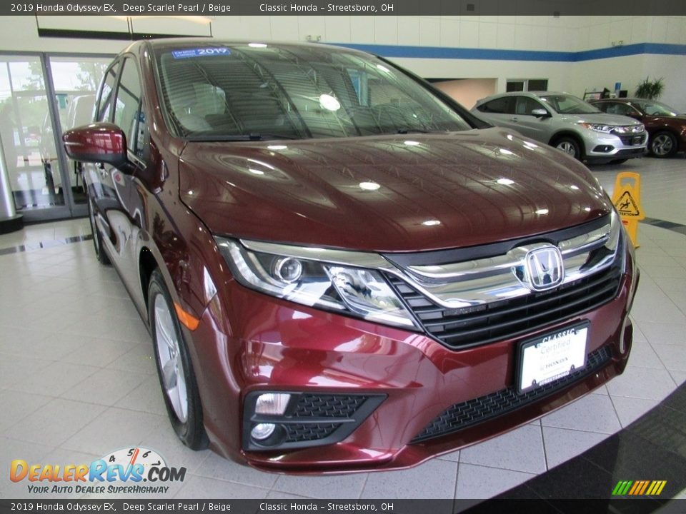 Front 3/4 View of 2019 Honda Odyssey EX Photo #6
