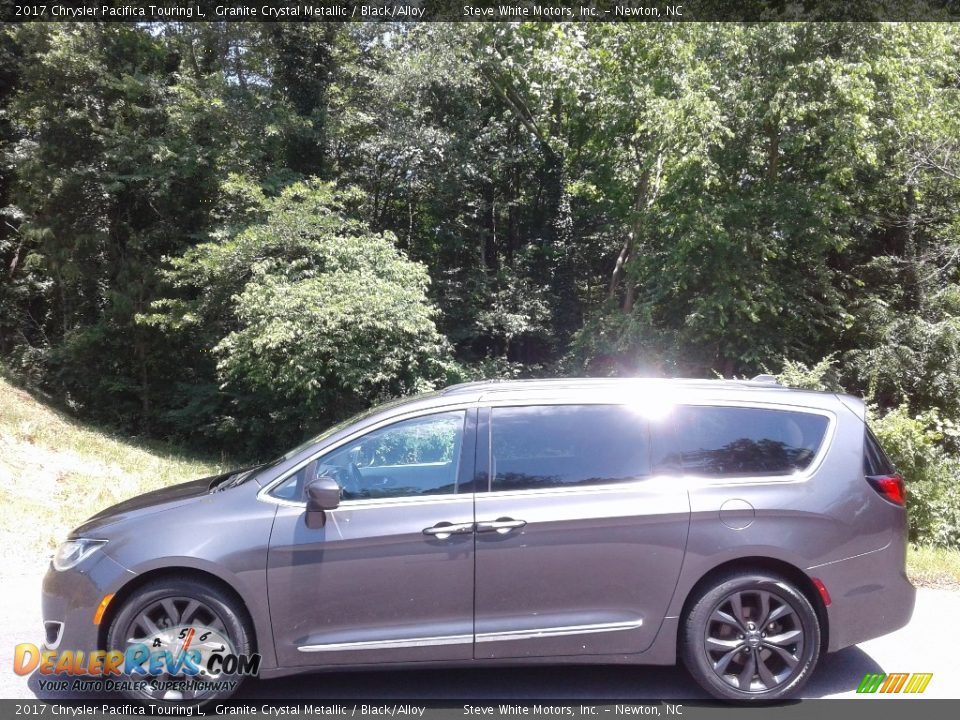 2017 Chrysler Pacifica Touring L Granite Crystal Metallic / Black/Alloy Photo #1