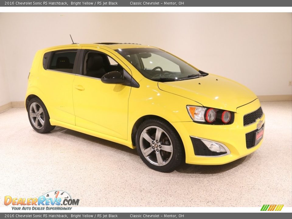 Front 3/4 View of 2016 Chevrolet Sonic RS Hatchback Photo #1