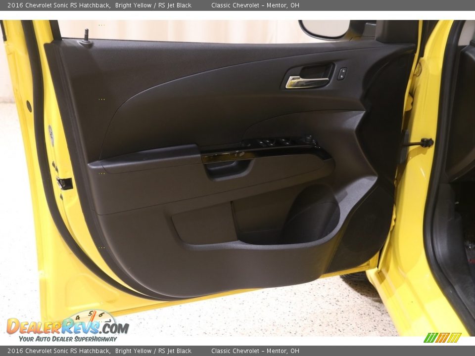 Door Panel of 2016 Chevrolet Sonic RS Hatchback Photo #4