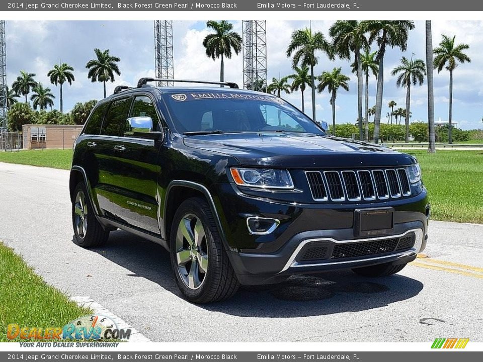 Front 3/4 View of 2014 Jeep Grand Cherokee Limited Photo #1
