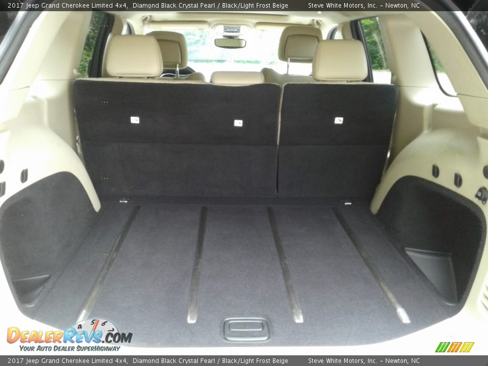 2017 Jeep Grand Cherokee Limited 4x4 Diamond Black Crystal Pearl / Black/Light Frost Beige Photo #15