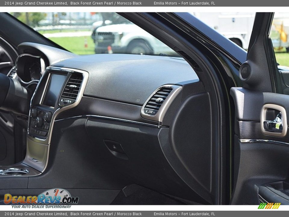 Dashboard of 2014 Jeep Grand Cherokee Limited Photo #39