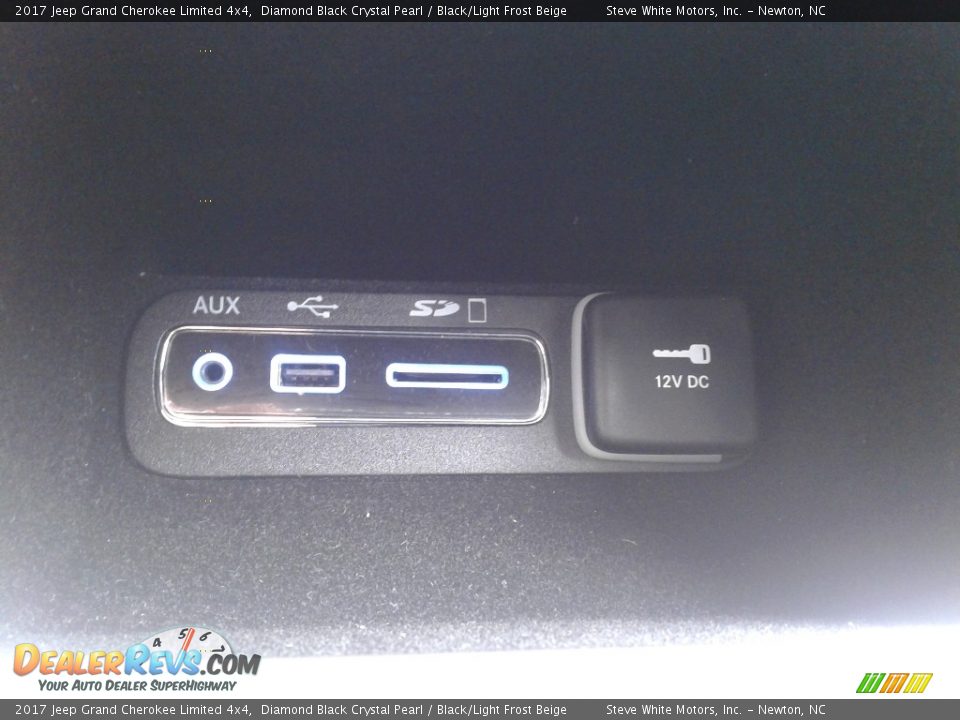 2017 Jeep Grand Cherokee Limited 4x4 Diamond Black Crystal Pearl / Black/Light Frost Beige Photo #29
