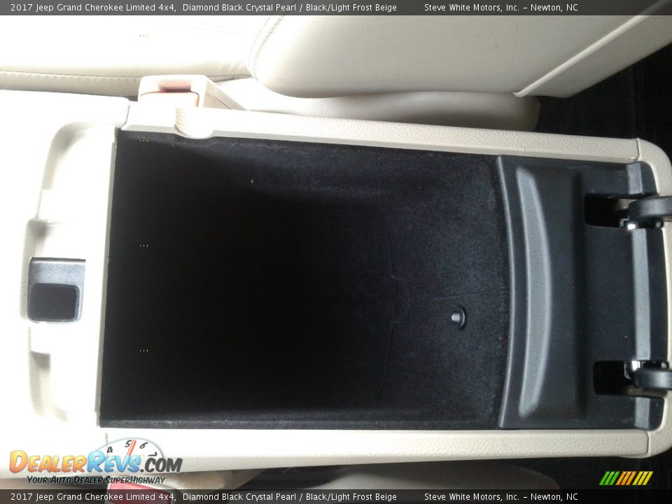 2017 Jeep Grand Cherokee Limited 4x4 Diamond Black Crystal Pearl / Black/Light Frost Beige Photo #31