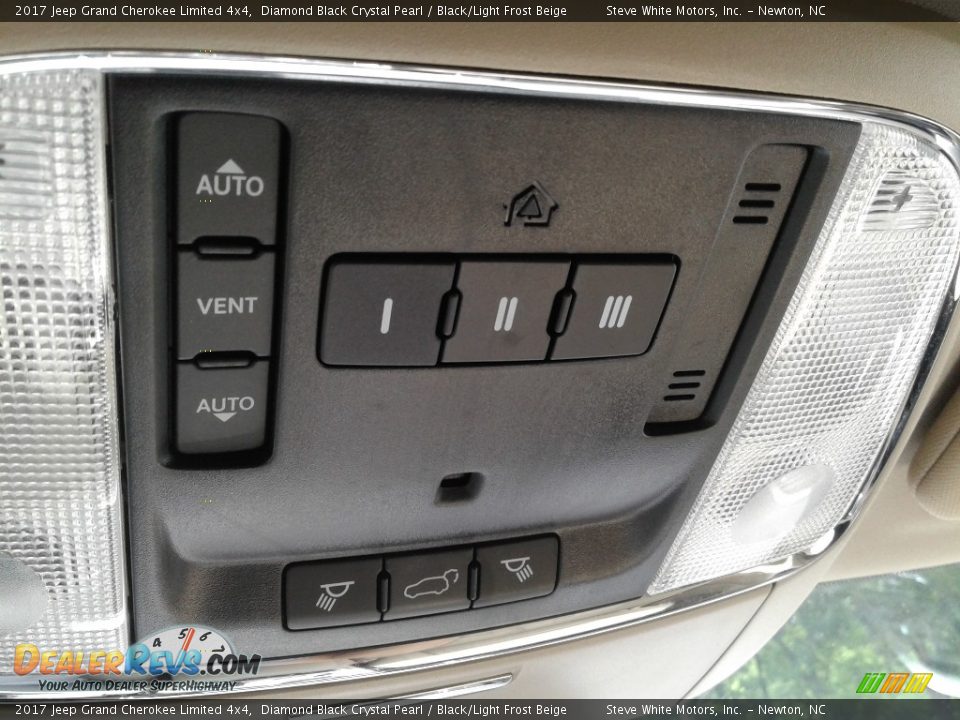 2017 Jeep Grand Cherokee Limited 4x4 Diamond Black Crystal Pearl / Black/Light Frost Beige Photo #32