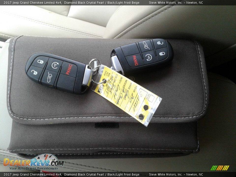 2017 Jeep Grand Cherokee Limited 4x4 Diamond Black Crystal Pearl / Black/Light Frost Beige Photo #34