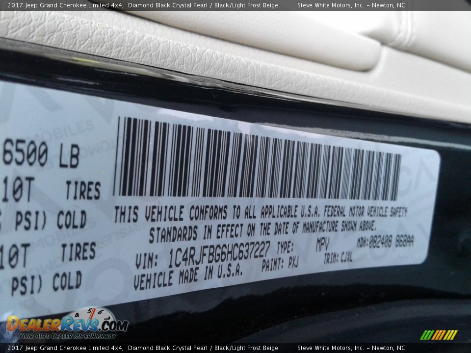 2017 Jeep Grand Cherokee Limited 4x4 Diamond Black Crystal Pearl / Black/Light Frost Beige Photo #35