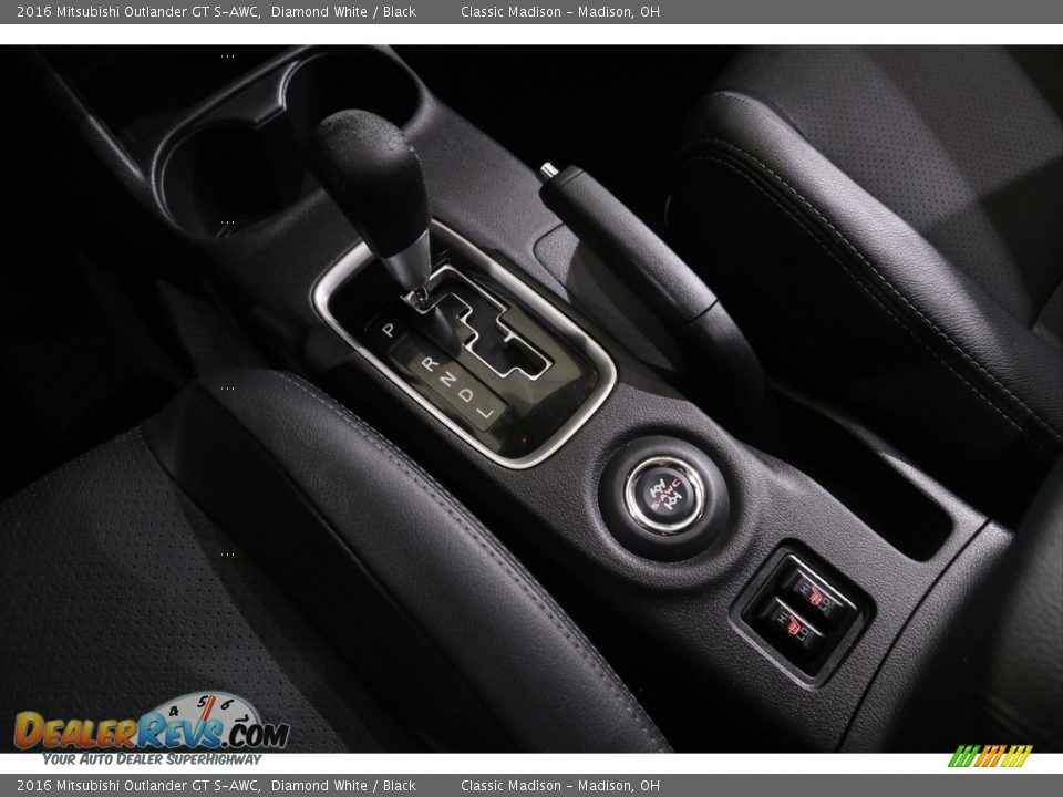 2016 Mitsubishi Outlander GT S-AWC Shifter Photo #12