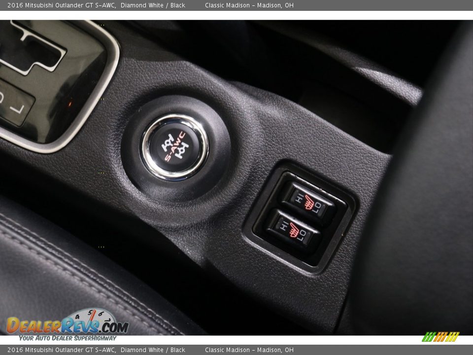 Controls of 2016 Mitsubishi Outlander GT S-AWC Photo #13
