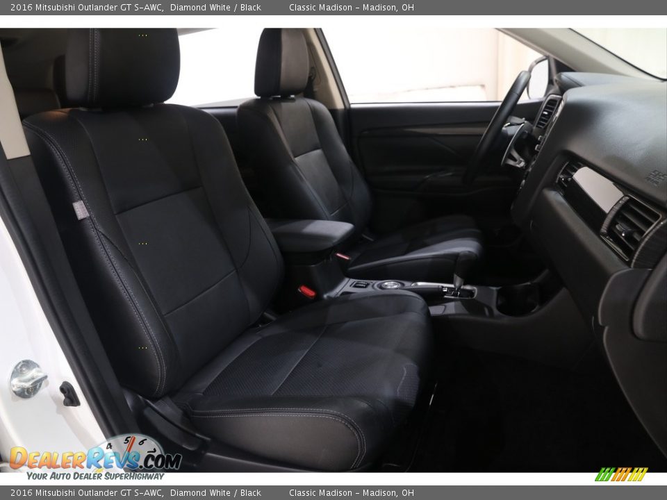 Front Seat of 2016 Mitsubishi Outlander GT S-AWC Photo #14