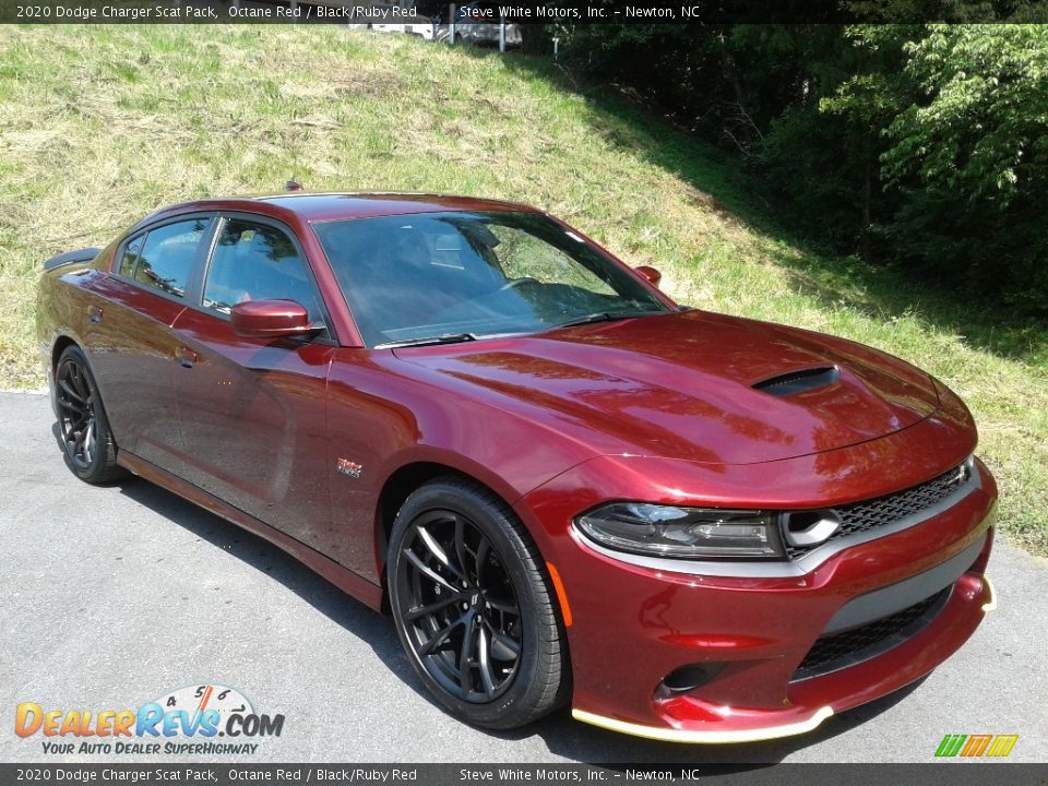 Front 3/4 View of 2020 Dodge Charger Scat Pack Photo #4