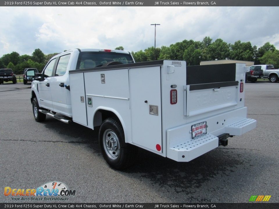 2019 Ford F250 Super Duty XL Crew Cab 4x4 Chassis Oxford White / Earth Gray Photo #3