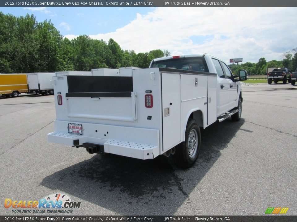 2019 Ford F250 Super Duty XL Crew Cab 4x4 Chassis Oxford White / Earth Gray Photo #6