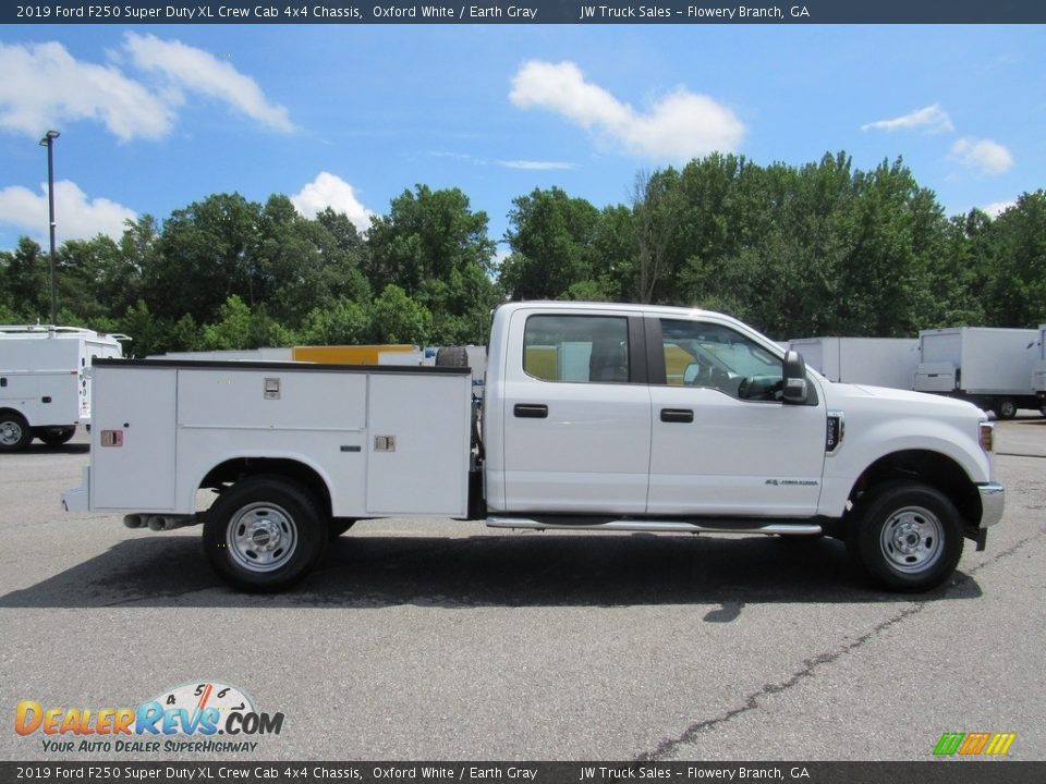 2019 Ford F250 Super Duty XL Crew Cab 4x4 Chassis Oxford White / Earth Gray Photo #7