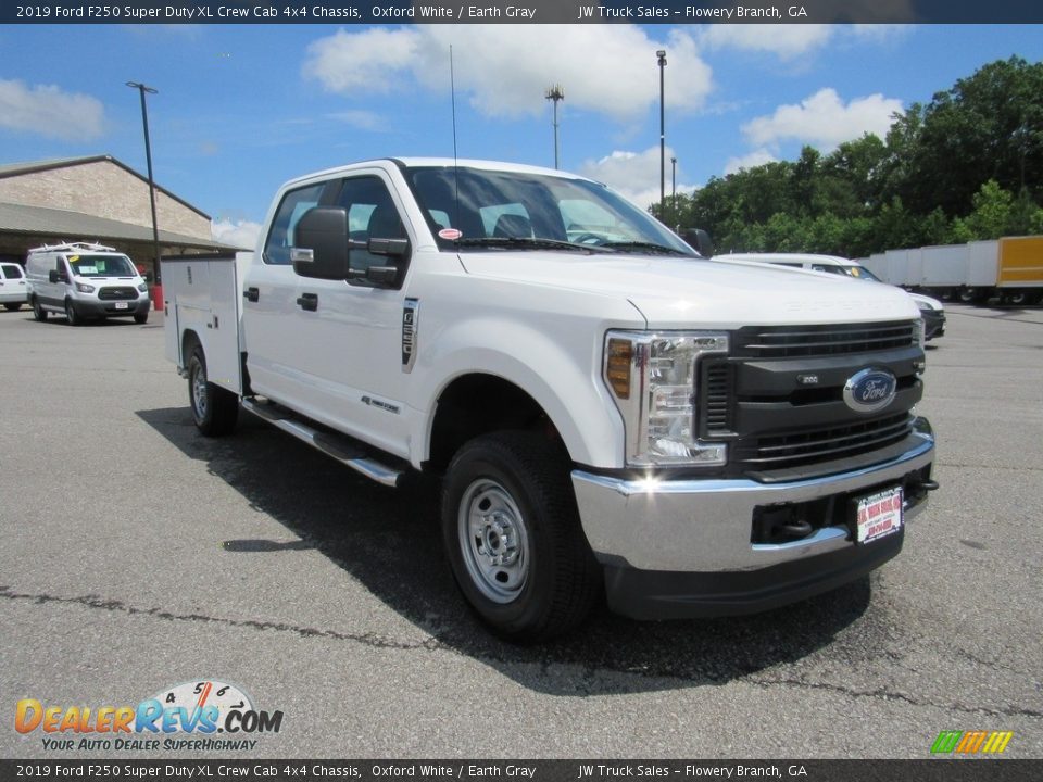 2019 Ford F250 Super Duty XL Crew Cab 4x4 Chassis Oxford White / Earth Gray Photo #8