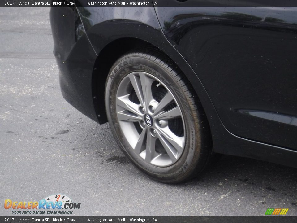 2017 Hyundai Elantra SE Black / Gray Photo #3
