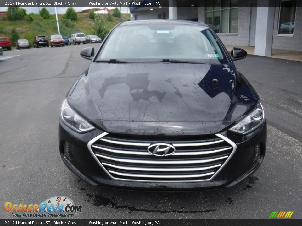 2017 Hyundai Elantra SE Black / Gray Photo #4