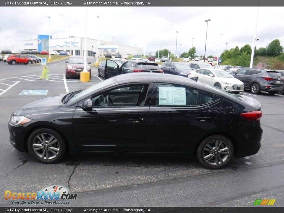 2017 Hyundai Elantra SE Black / Gray Photo #6