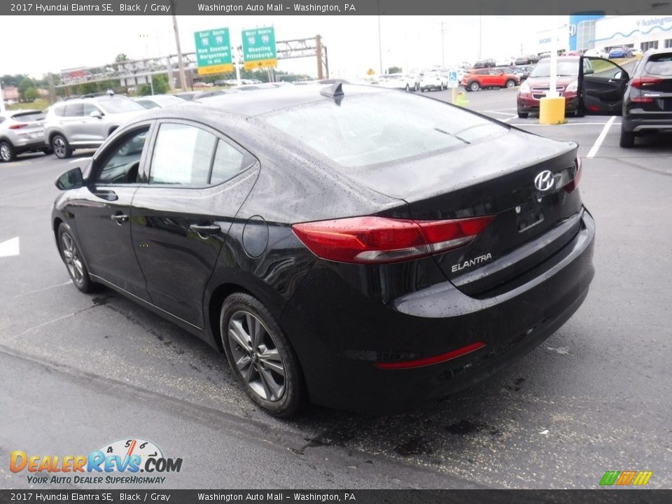 2017 Hyundai Elantra SE Black / Gray Photo #7