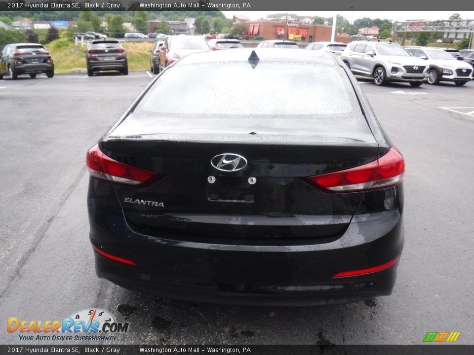 2017 Hyundai Elantra SE Black / Gray Photo #8