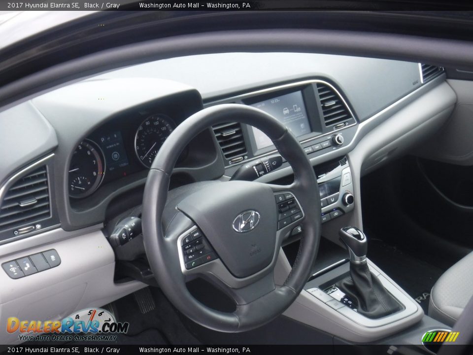 2017 Hyundai Elantra SE Black / Gray Photo #10