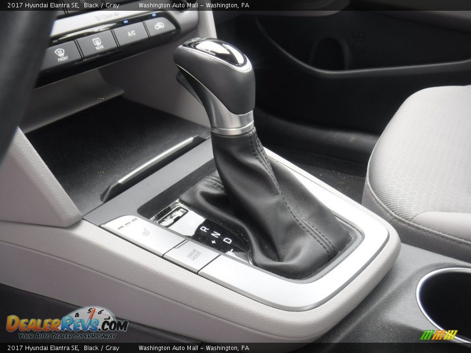 2017 Hyundai Elantra SE Black / Gray Photo #17