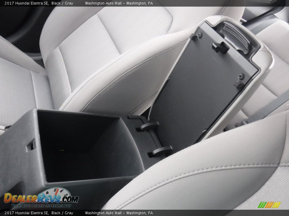 2017 Hyundai Elantra SE Black / Gray Photo #21