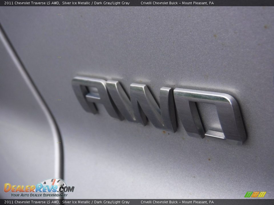 2011 Chevrolet Traverse LS AWD Silver Ice Metallic / Dark Gray/Light Gray Photo #10