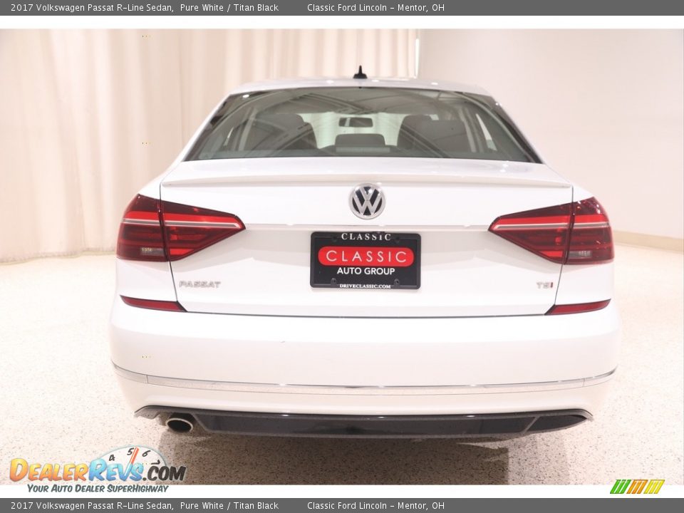 2017 Volkswagen Passat R-Line Sedan Pure White / Titan Black Photo #17