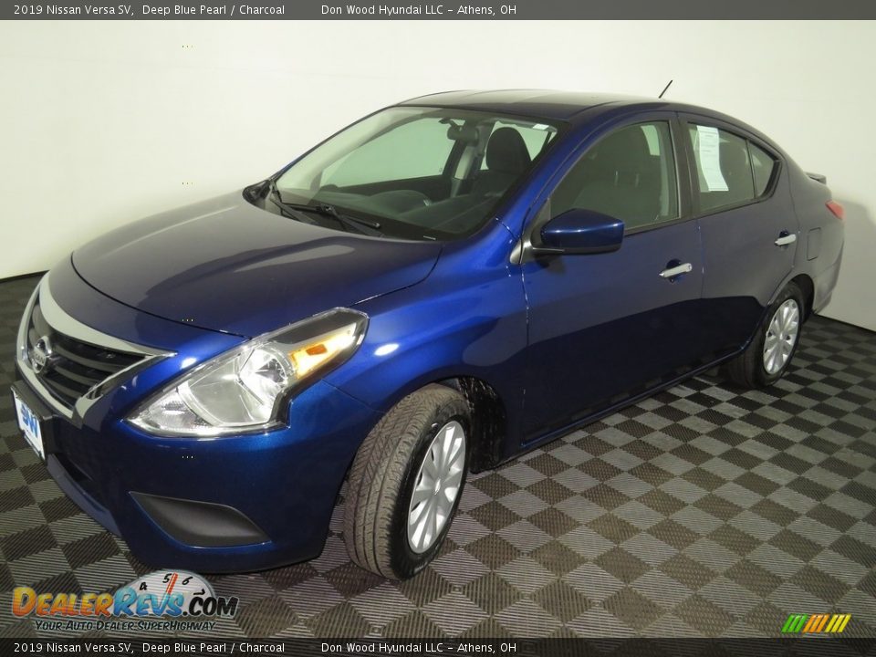 2019 Nissan Versa SV Deep Blue Pearl / Charcoal Photo #7