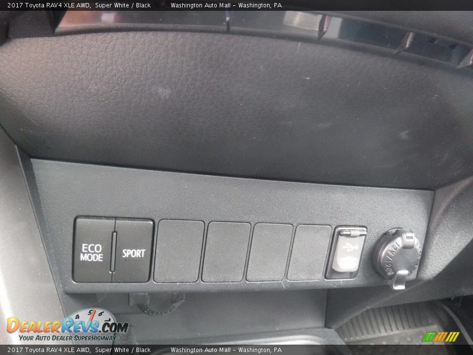 2017 Toyota RAV4 XLE AWD Super White / Black Photo #8