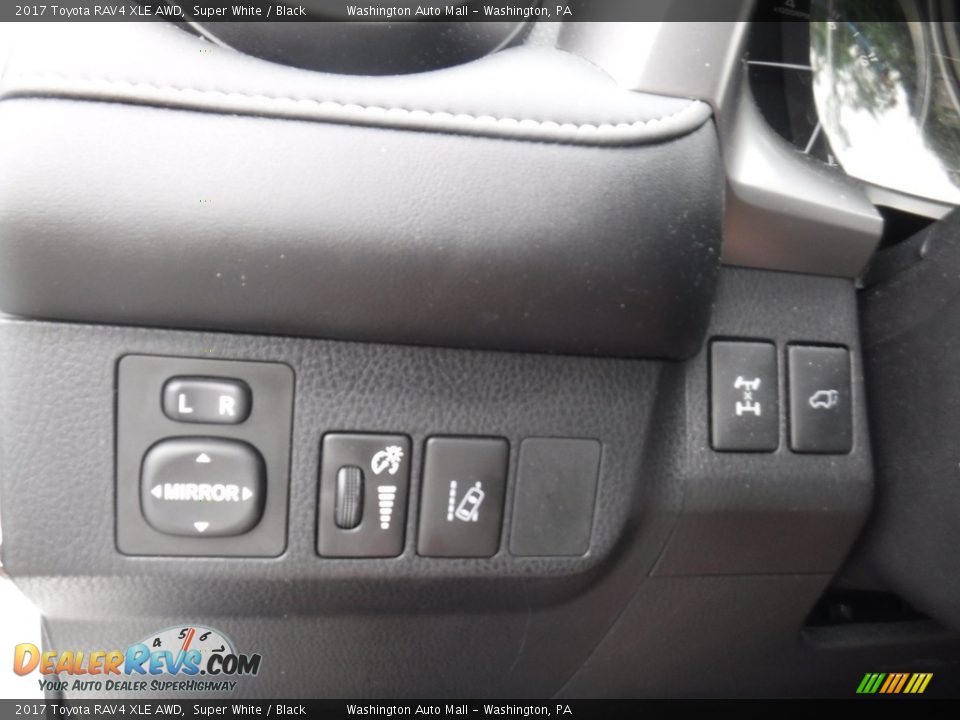 2017 Toyota RAV4 XLE AWD Super White / Black Photo #9